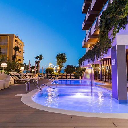 Hotel Alexander Gabicce Mare Buitenkant foto
