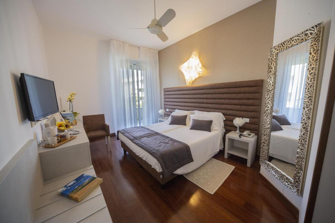 Hotel Alexander Gabicce Mare Buitenkant foto