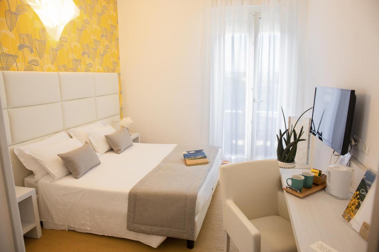 Hotel Alexander Gabicce Mare Buitenkant foto