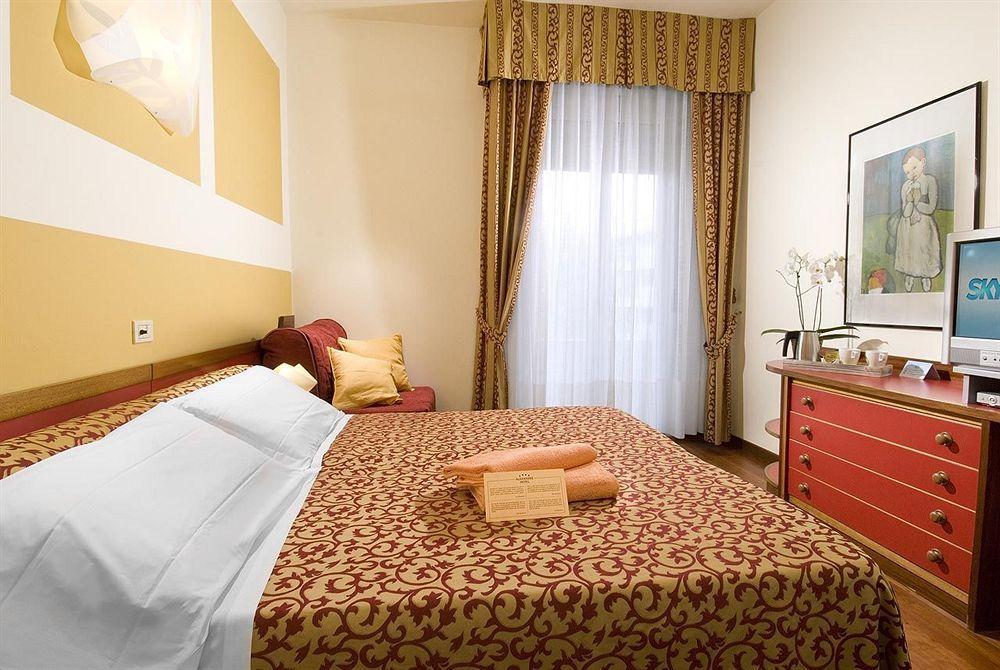 Hotel Alexander Gabicce Mare Buitenkant foto