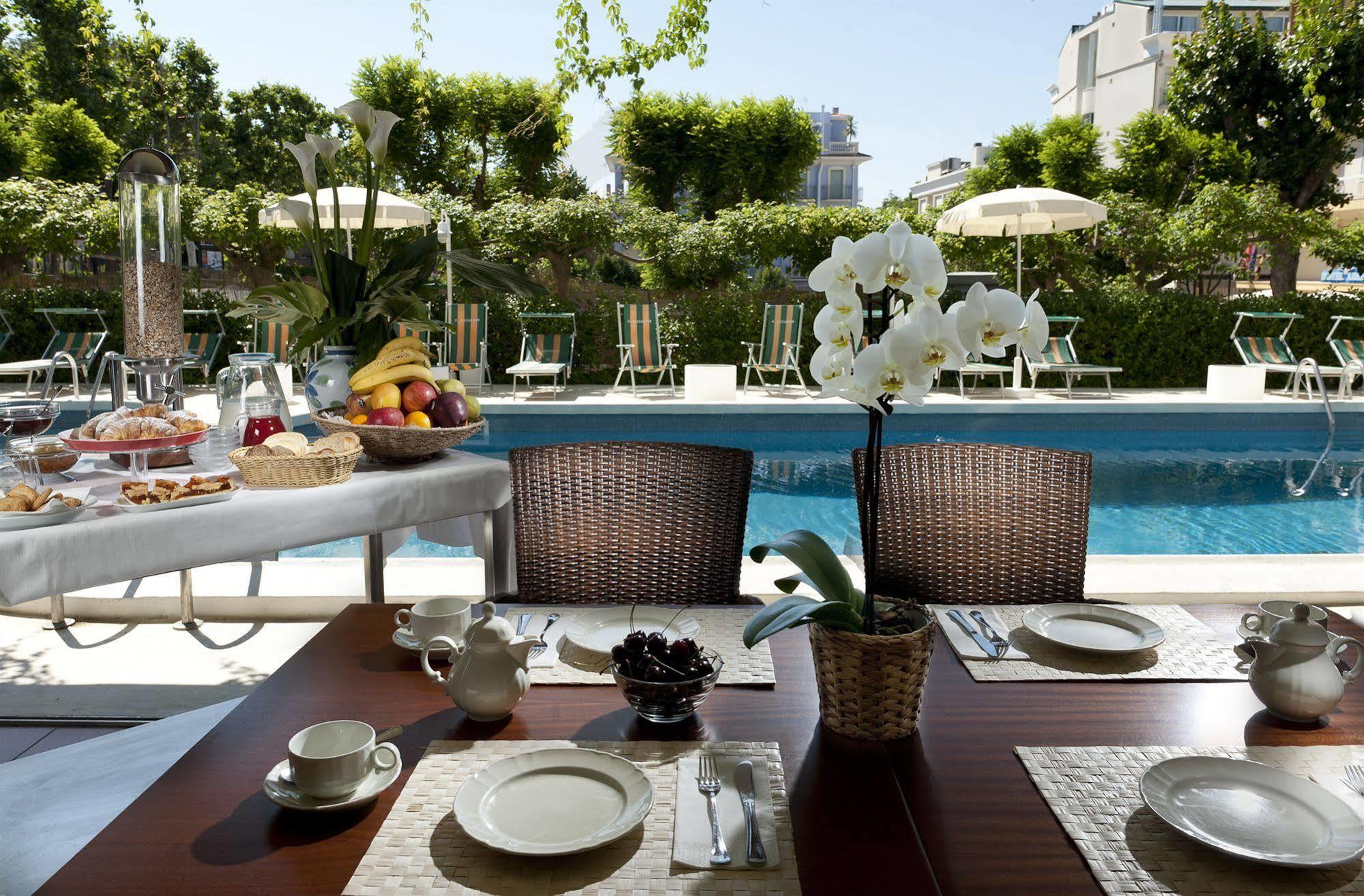 Hotel Alexander Gabicce Mare Buitenkant foto