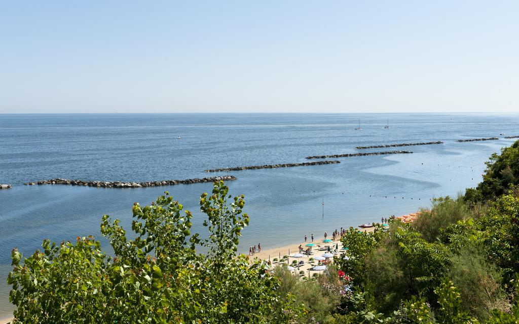 Hotel Alexander Gabicce Mare Buitenkant foto